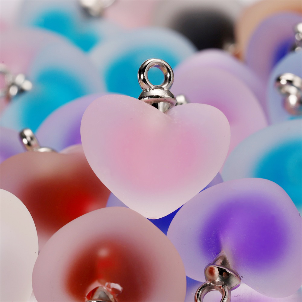 Resin Bangle Bracelet - 10 ピース/ロット樹脂つや消しマルチカラーハートチャーム手作りブレスレットイヤリングネックレスペンダント DIY ジュエリーメイキング用品