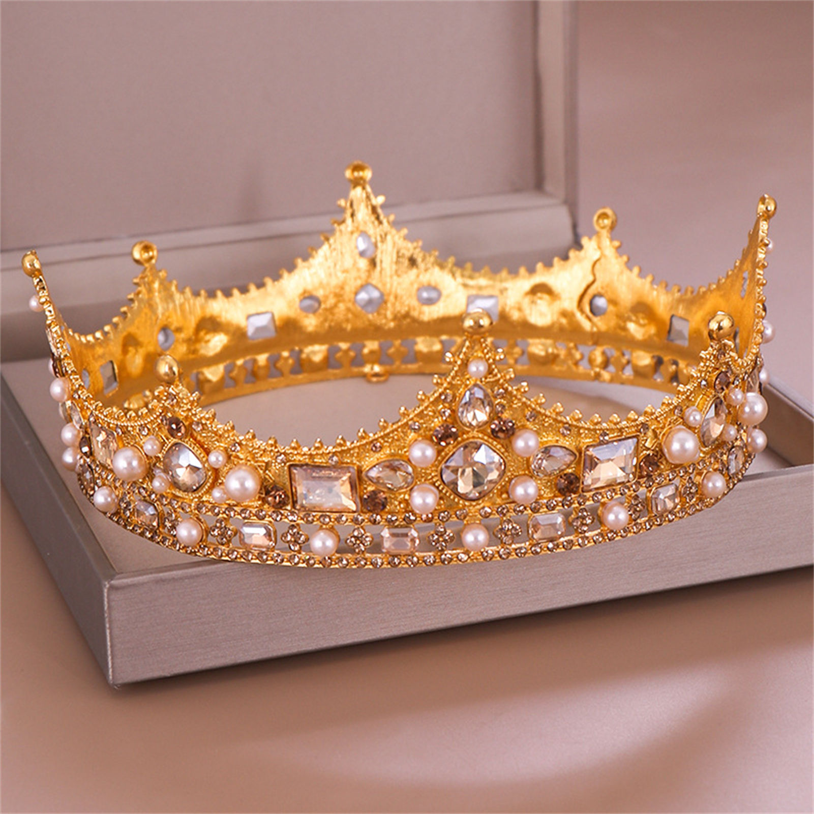 Women Accessories For Wedding - 合金クラウンティアラレトロブライダルラインストーンラウンドクラウンパールクリスタル装飾結婚式の花嫁ウエディングパーティーヘアアクセサリー