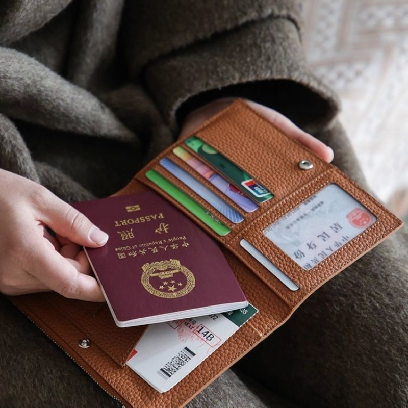 レザーパスポートホルダーカバーケース防水旅行クレジットカード - Women'S Accessories Wallet のレビューと価格