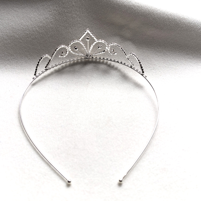 シルバーカラーのラインストーンブライダルクラウン高級クリスタ - Women Accessories For Wedding のレビューと価格