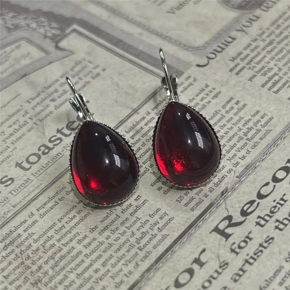 女性のためのゴシックヴァンパイアとゴシックブラッドイヤリング - Women'S Vampire Accessories のレビューと価格