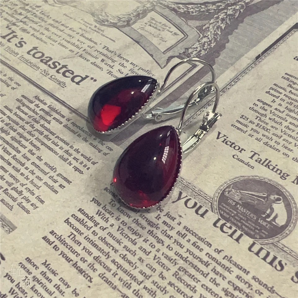 女性のためのゴシックヴァンパイアとゴシックブラッドイヤリング - Women'S Vampire Accessories のレビューと価格