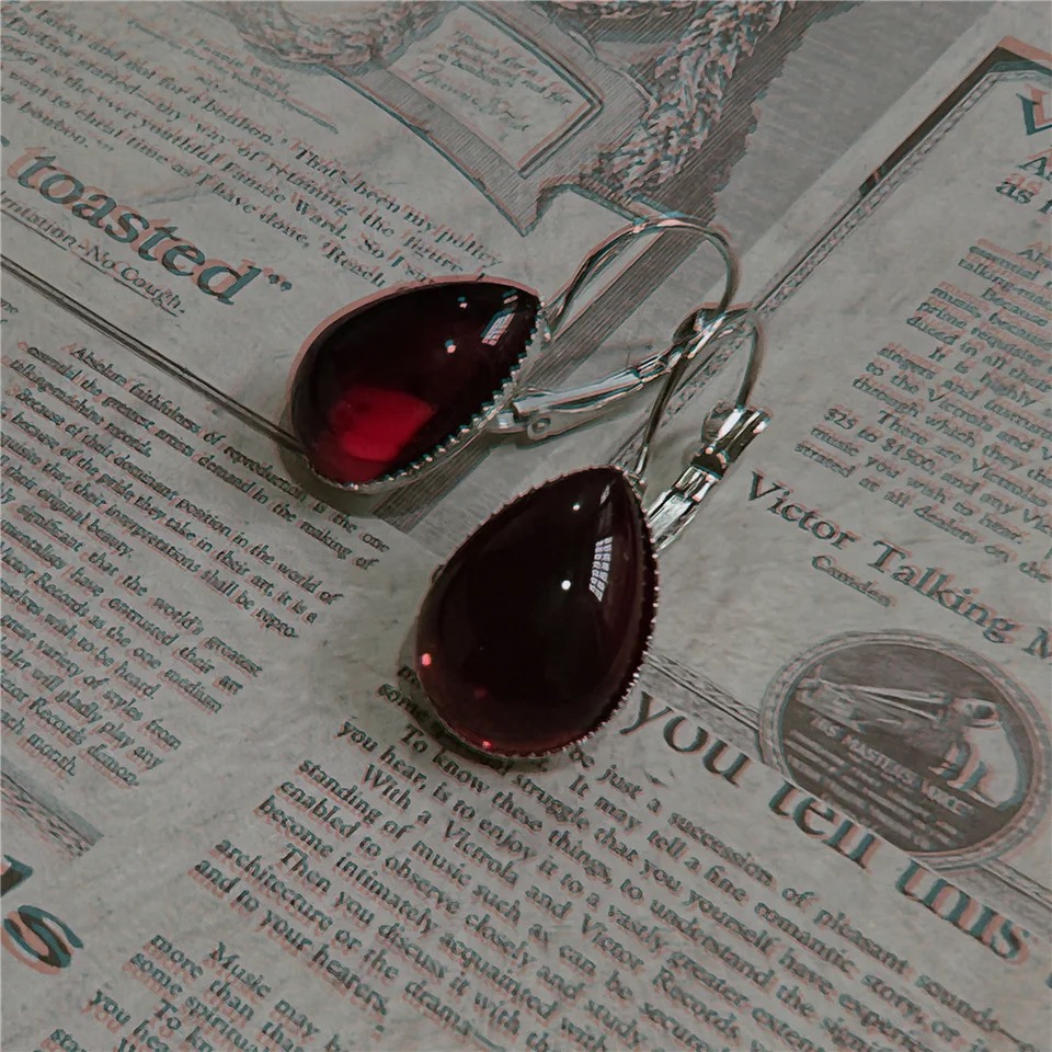 女性のためのゴシックヴァンパイアとゴシックブラッドイヤリング - Women'S Vampire Accessories のレビューと価格