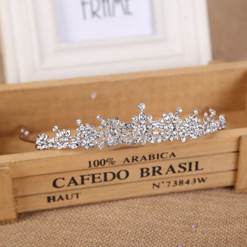 クリスタルウェディングブライダルティアラヘアスタイル女性ガー - Women Accessories For Wedding のレビューと価格