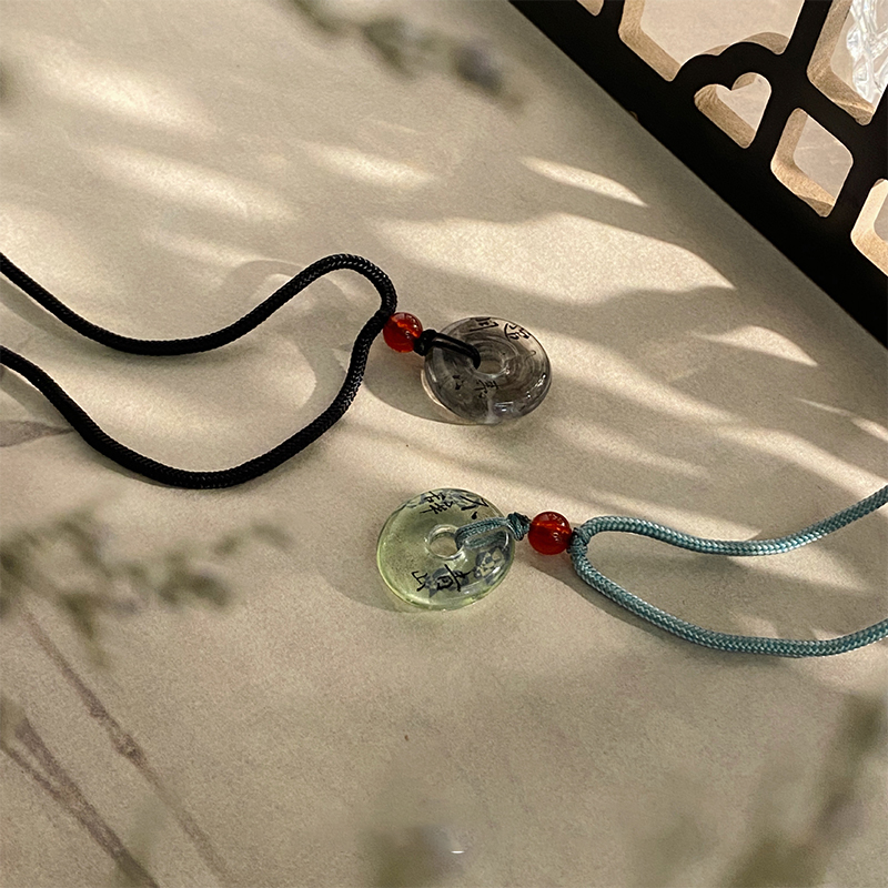女性用円形ペンダントネックレス,中国風,織りロープ,安全バッ - Resin Bangle Bracelet のレビューと価格
