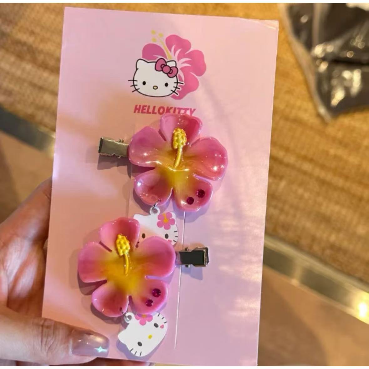 かわいいサンリオハローキティフラワーヘアクリップセットピンク - Women Accessories On Sale のレビューと価格