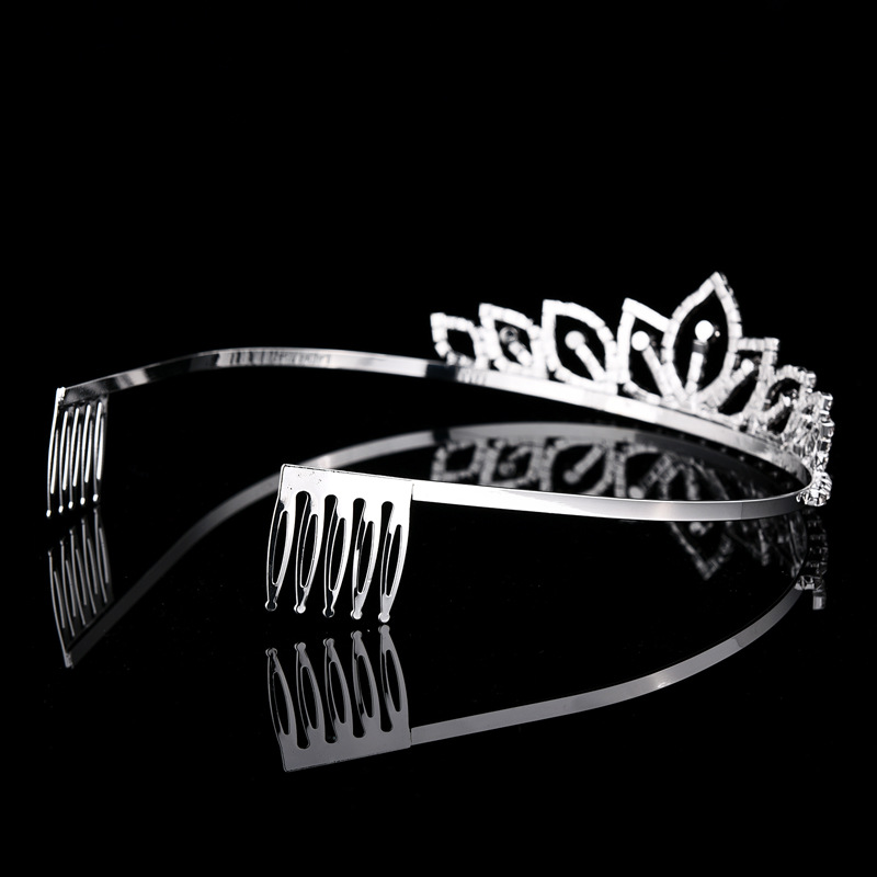 シルバーカラーの輝くラインストーンクラウンブライダルティアラ - Women Accessories For Wedding のレビューと価格