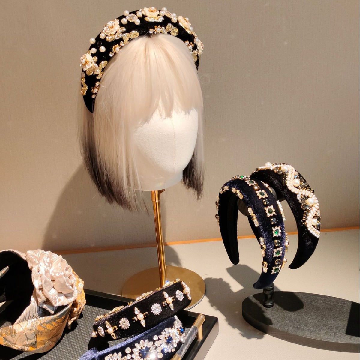 秋冬ホットセール レトロバロック風 厚手スポンジ フルダイヤ - Women Accessories Sale のレビューと価格