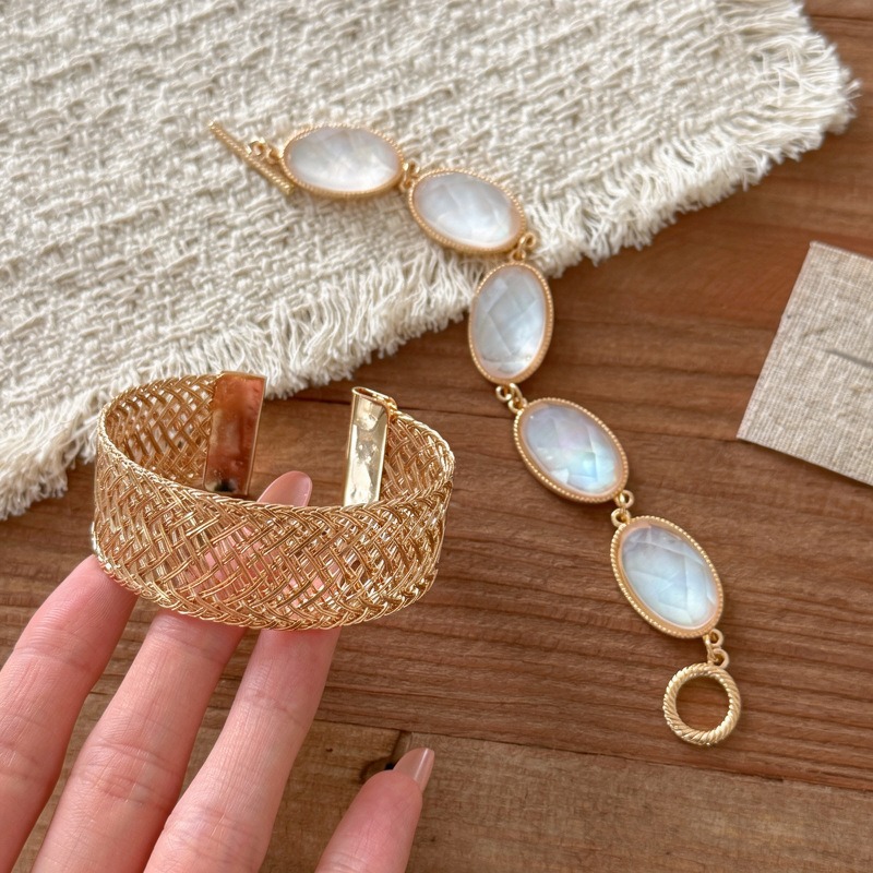 ボヘミアン織り樹脂オーバルブレスレットミニマリストユニークな - Resin Bangle Bracelet のレビューと価格