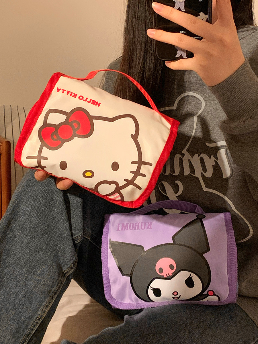 ハローキティ ポータブル大容量トラベルコスメティックバッグ  - Women Accessories List のレビューと価格