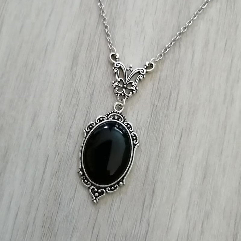 ゴシックブラッククリスタルチャームネックレス蝶のネックレス女 - Women'S Vampire Accessories のレビューと価格
