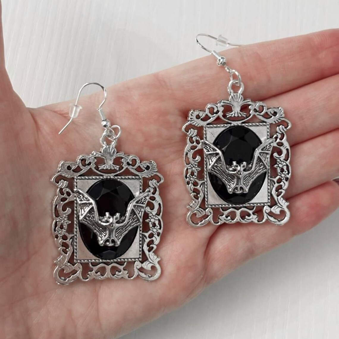 ヴァンパイアバットイヤリング、ゴシックジュエリー、魔術アクセ - Women'S Vampire Accessories のレビューと価格