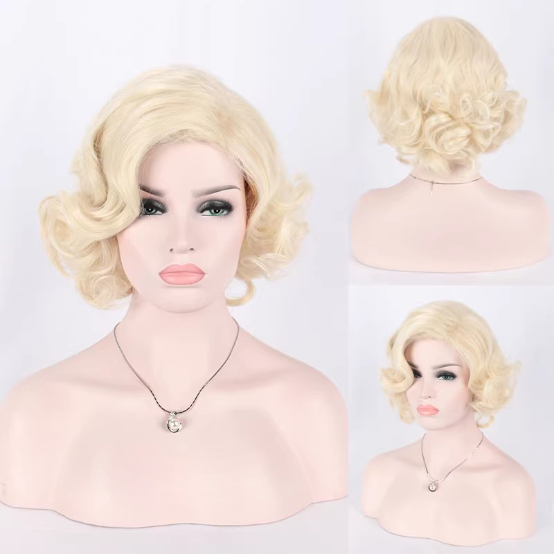 合成ショートカーリーヘアブロンド混合ウィッグ女性 1950  - Women'S Accessories In The 60S のレビューと価格
